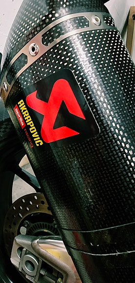 Aprilia Tuono V4 1100 Factory 6 of 7
