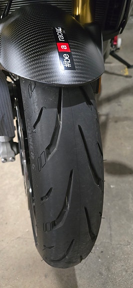 Aprilia Tuono V4 1100 Factory 3 of 5