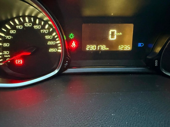 Peugeot 308 SW 17 of 24