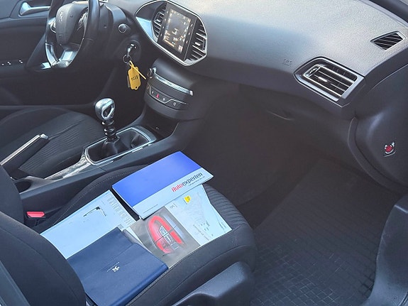 Peugeot 308 SW 12 of 24