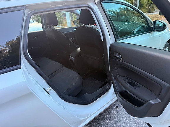 Peugeot 308 SW 7 of 24