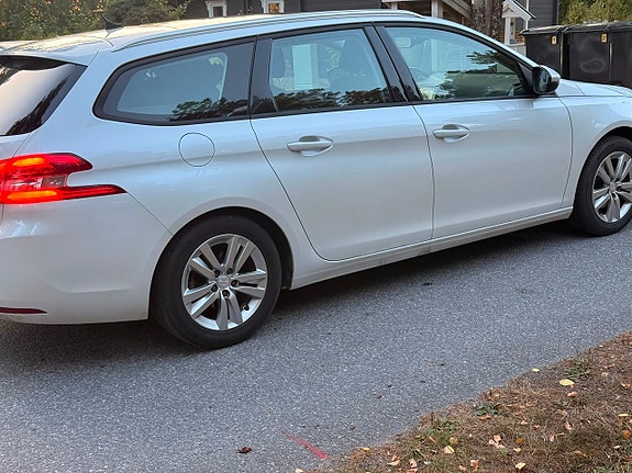 Peugeot 308 SW 4 of 24