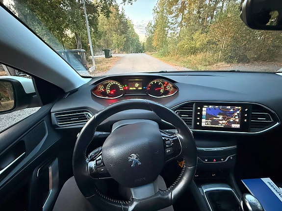 Peugeot 308 SW 23 of 24