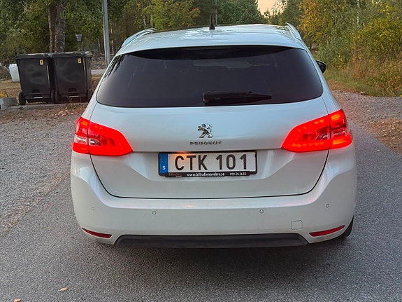 Peugeot 308 SW 18 of 24
