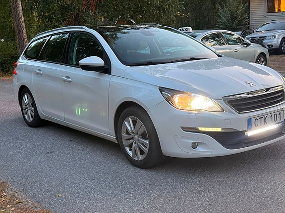 Peugeot 308 SW 2 of 24