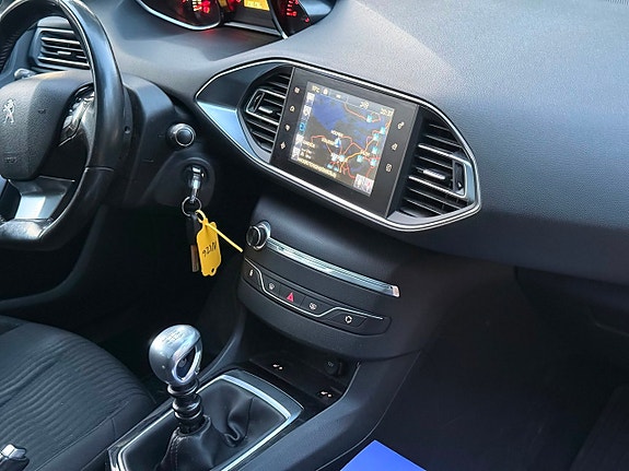 Peugeot 308 SW 13 of 24