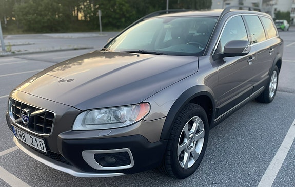 Volvo XC70 2 of 12