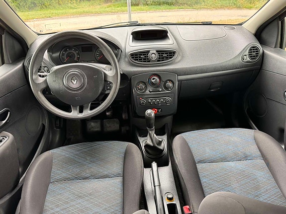 Renault Clio 2 of 7