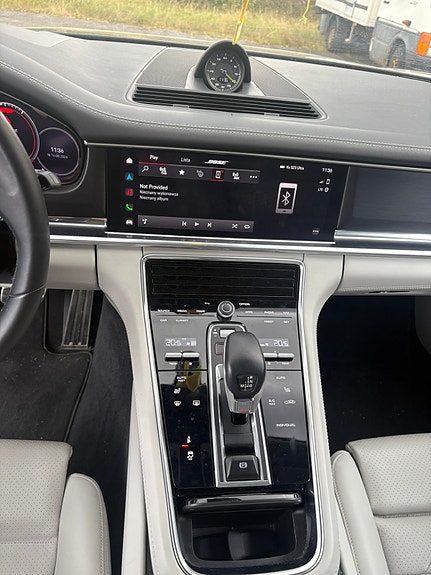 Porsche Panamera 4 8 of 9