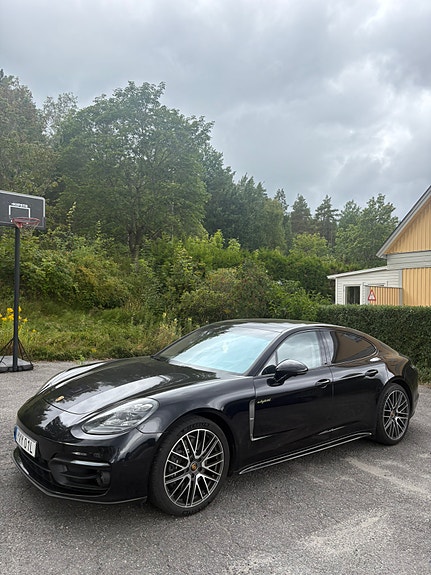 Porsche Panamera 4 6 of 9
