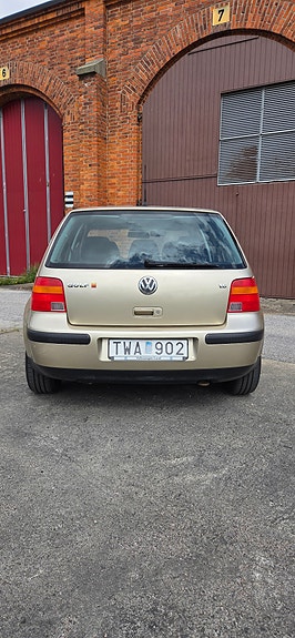 Volkswagen Golf IV 2 of 8