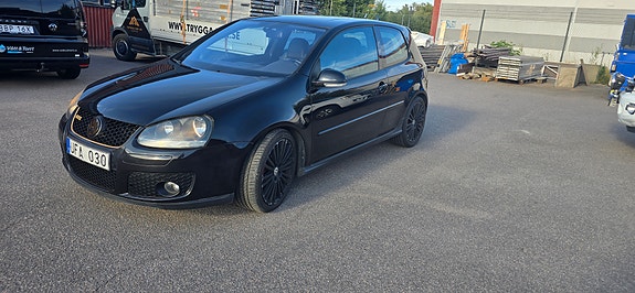Volkswagen Golf V 2 of 5