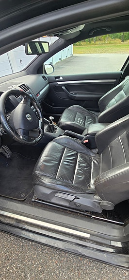 Volkswagen Golf V 5 of 5
