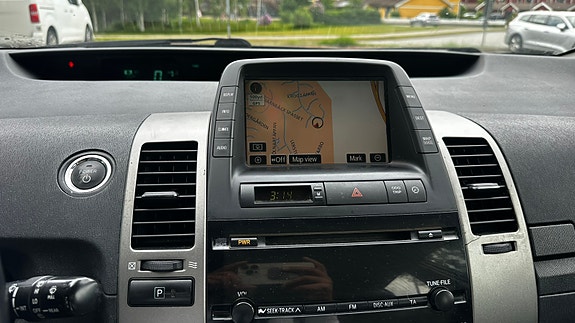 Toyota Prius 6 of 9