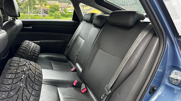 Toyota Prius 8 of 9