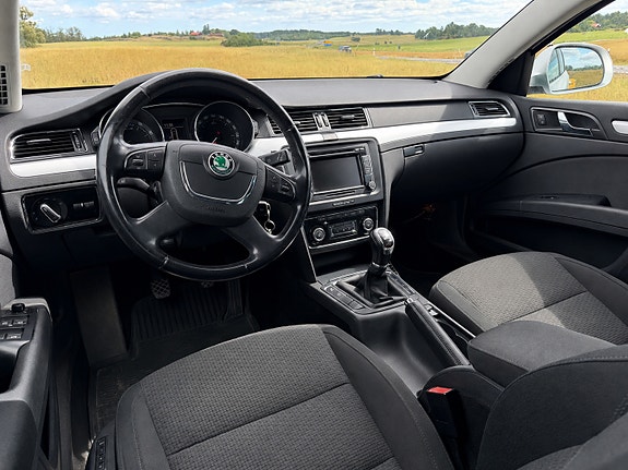 Skoda Superb 5 of 6