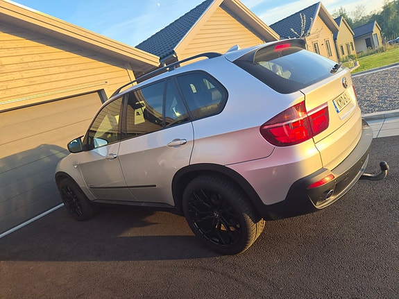 BMW X5 2 of 5
