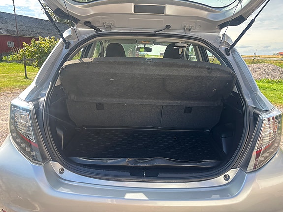 Toyota Yaris 6 of 7