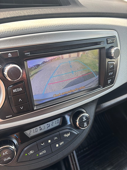 Toyota Yaris 7 of 7