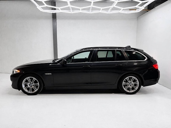 BMW 520d 2 of 12