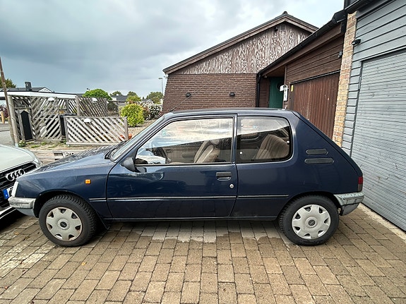 Peugeot 205 4 of 4