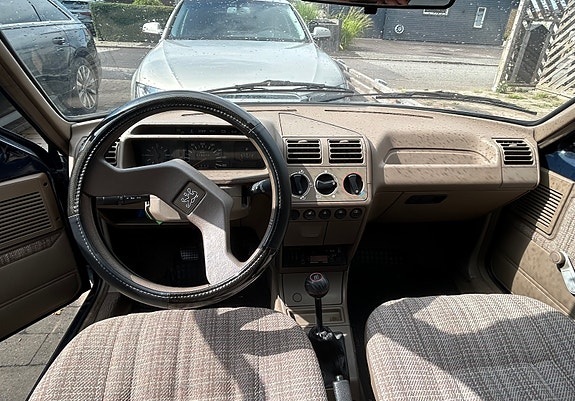 Peugeot 205 2 of 4