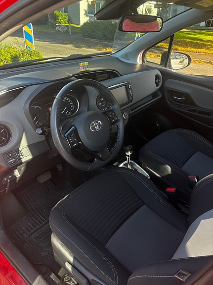 Toyota Yaris 6 of 8