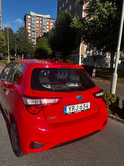 Toyota Yaris 4 of 8