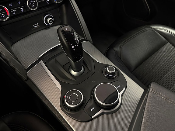 Alfa Romeo Stelvio 19 of 22