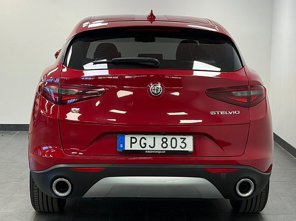 Alfa Romeo Stelvio 22 of 22