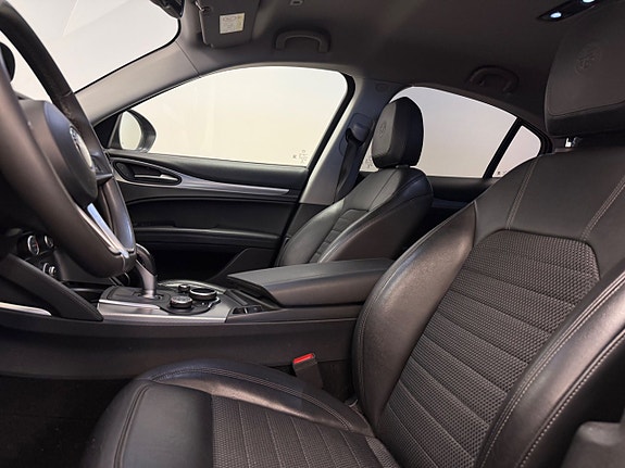 Alfa Romeo Stelvio 13 of 22