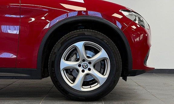 Alfa Romeo Stelvio 4 of 22