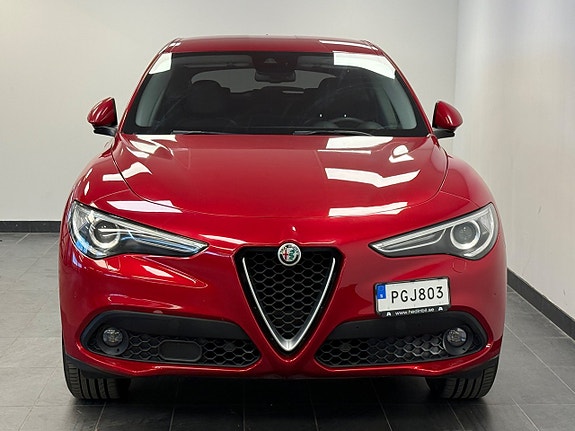 Alfa Romeo Stelvio 17 of 22
