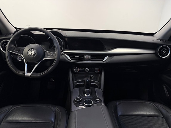 Alfa Romeo Stelvio 9 of 22