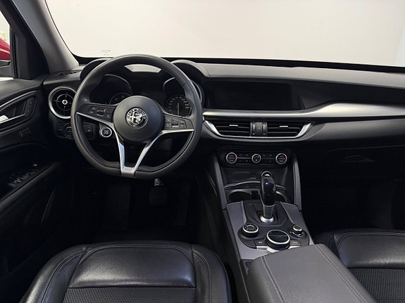 Alfa Romeo Stelvio 10 of 22