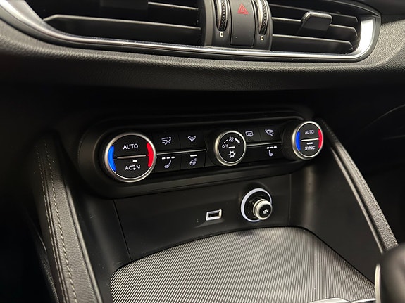 Alfa Romeo Stelvio 20 of 22