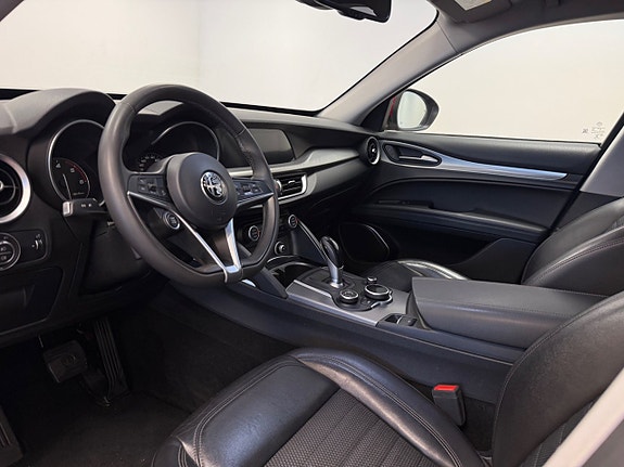 Alfa Romeo Stelvio 6 of 22