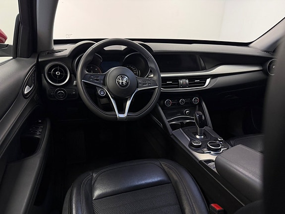 Alfa Romeo Stelvio 8 of 22