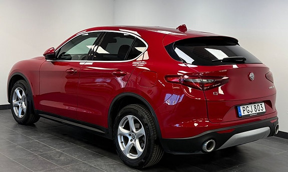 Alfa Romeo Stelvio 2 of 22