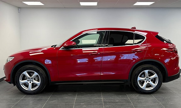 Alfa Romeo Stelvio 5 of 22