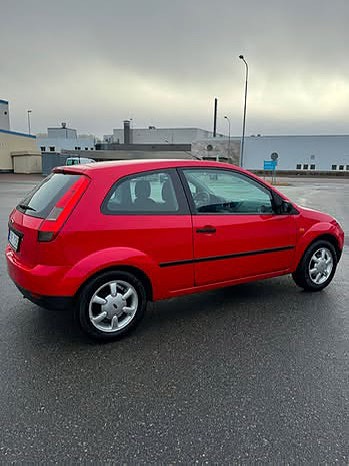 Ford Fiesta 2 of 7