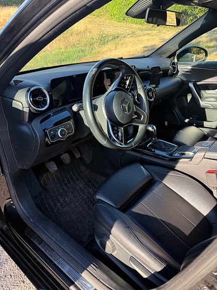 Mercedes-Benz A180 2 of 7