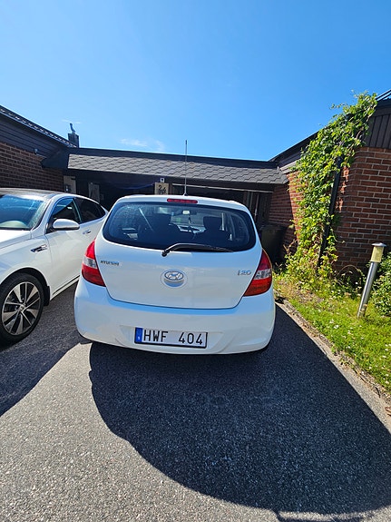 Hyundai i20 2 of 12