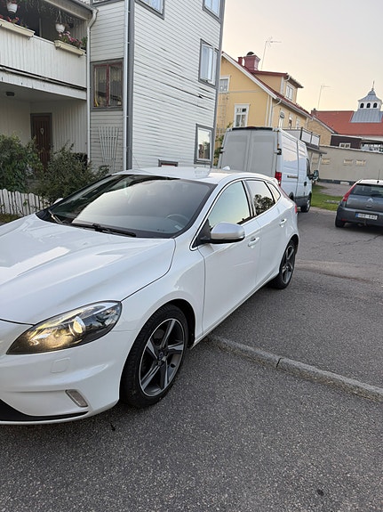Volvo V40 7 of 9