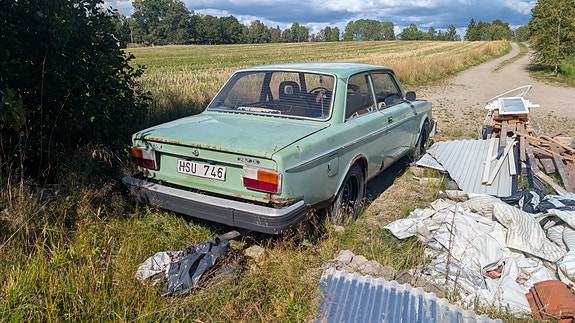 Volvo 242 2 of 6