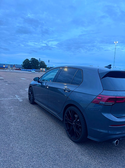 Volkswagen Golf VIII 2 of 10