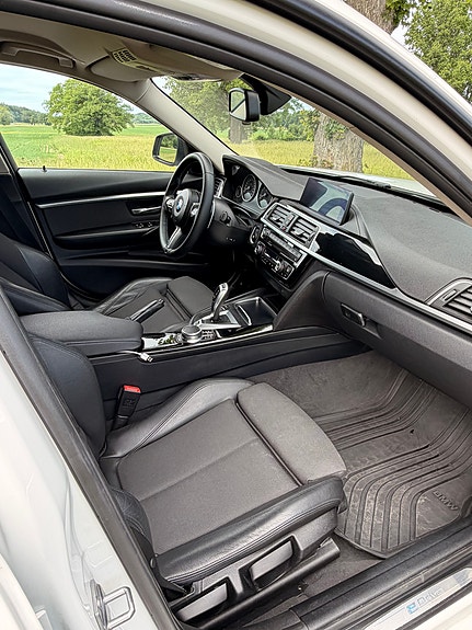 BMW 330e 7 of 9