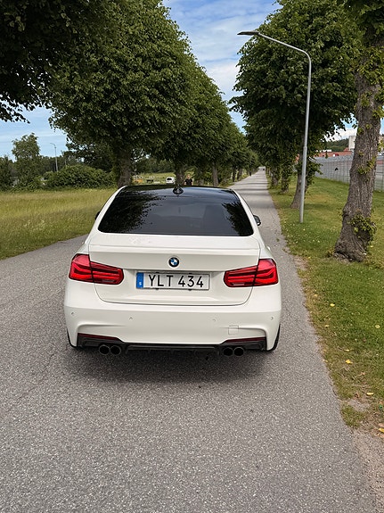 BMW 330e 3 of 9