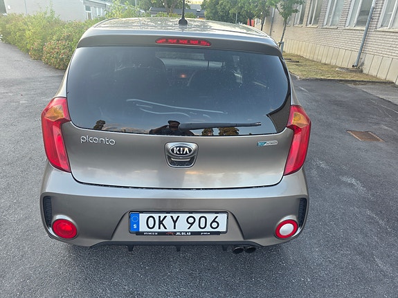 Kia Picanto 3 of 10