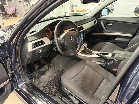 BMW 318d 8 of 12